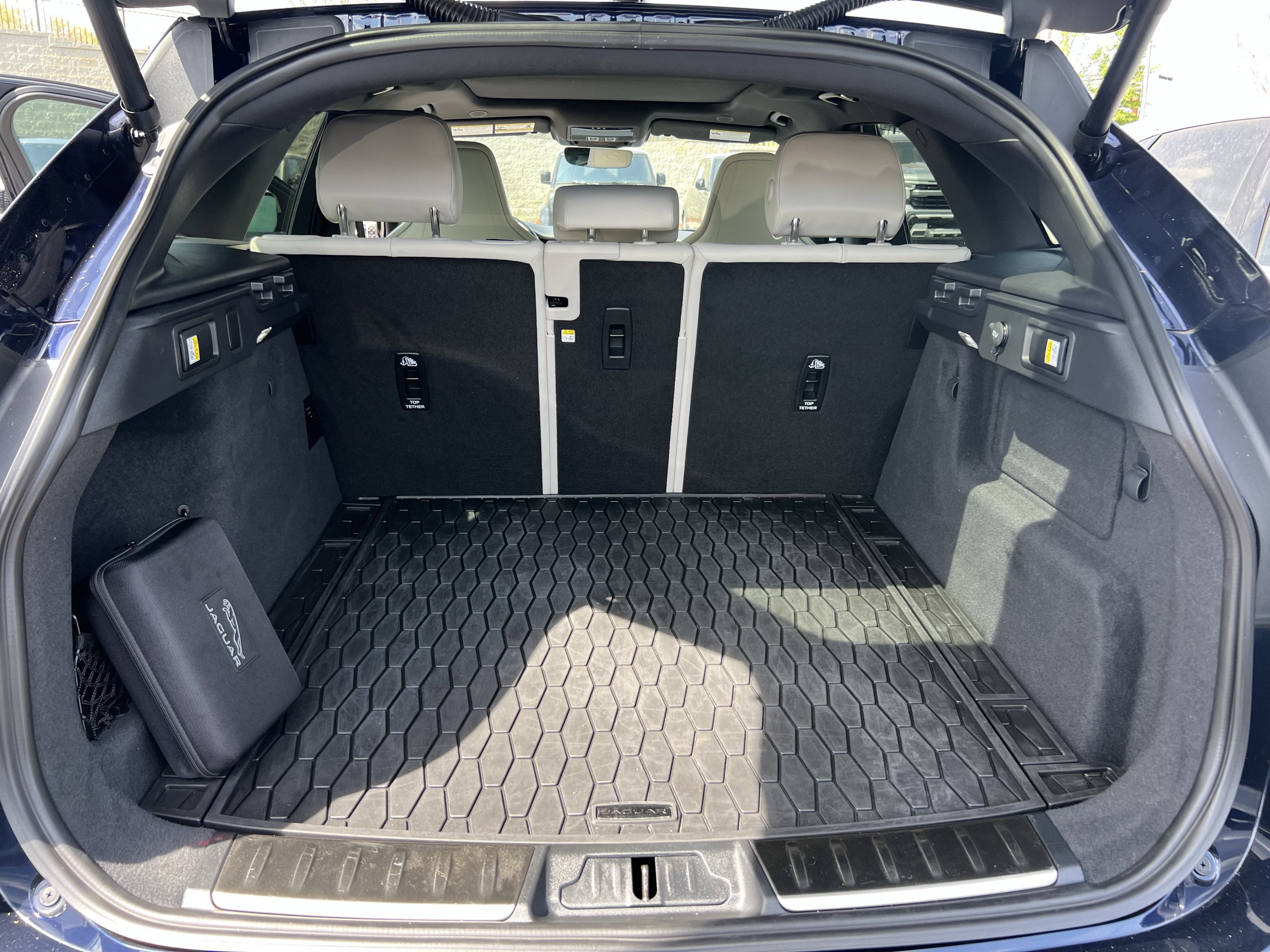 Certified 2026 Jaguar F-PACE R-Dynamic S AWD/4WD image 33