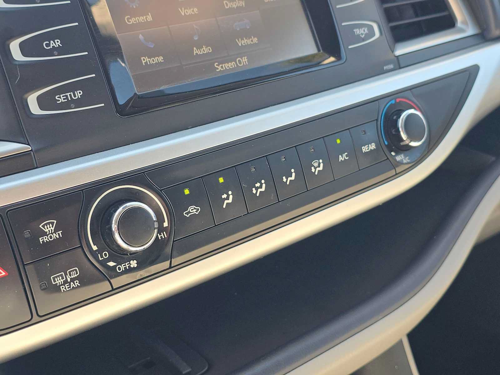 Used 2018 Toyota Highlander LE FWD image 31