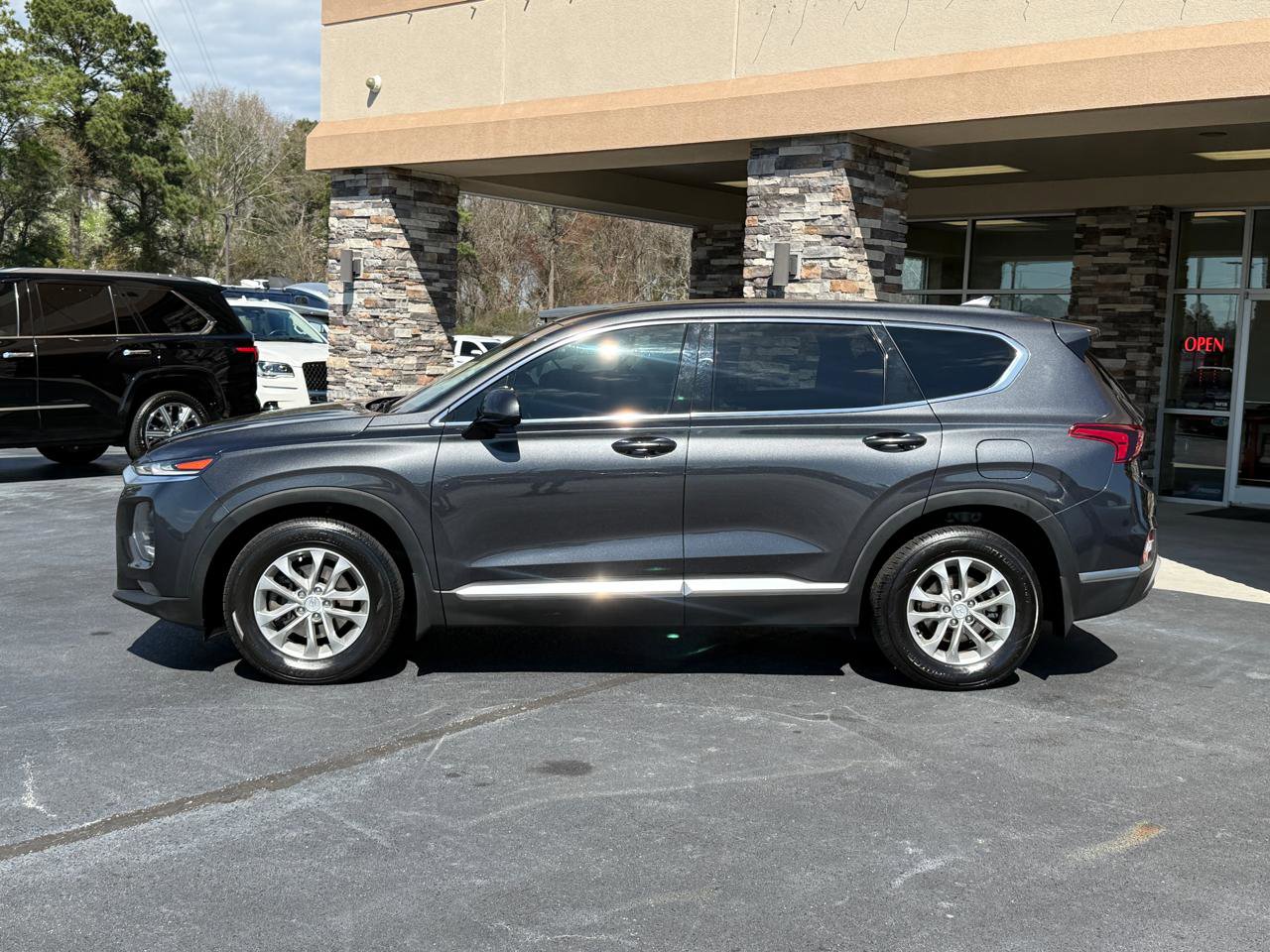 Used 2020 Hyundai Santa Fe SEL w/ Cargo Package image 2