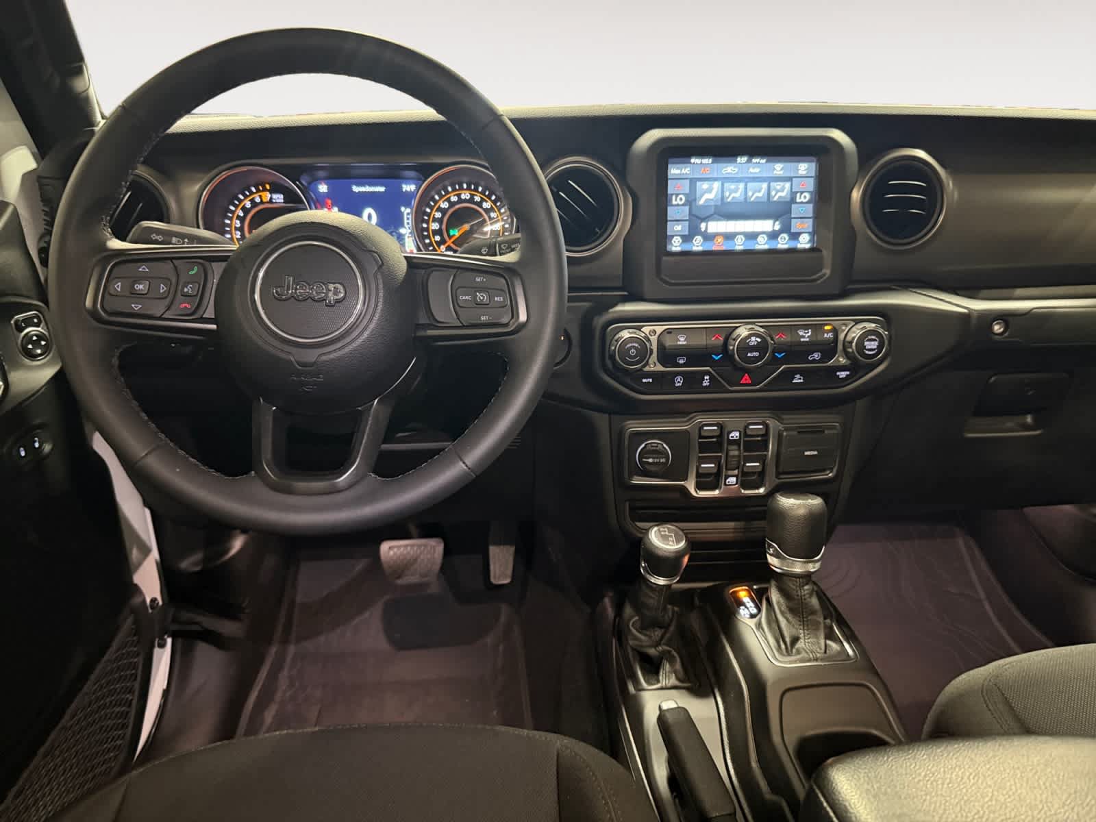 Used 2023 Jeep Gladiator Sport AWD/4WD image 11