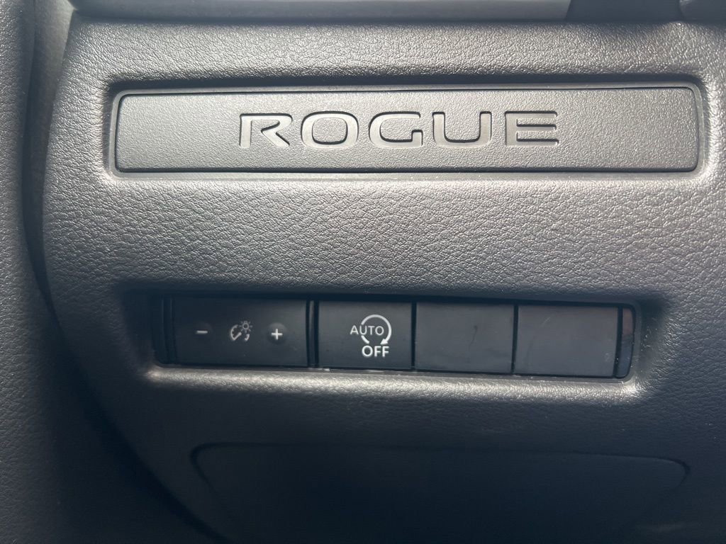 Used 2023 Nissan Rogue S image 14