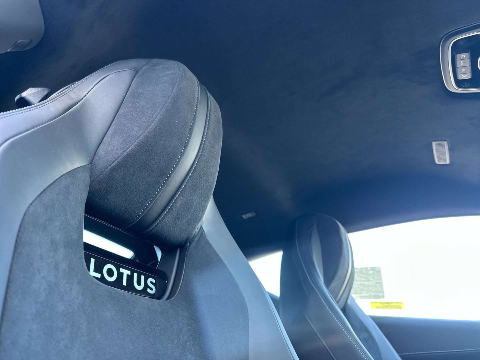 Used 2025 Lotus Emira RWD image 17