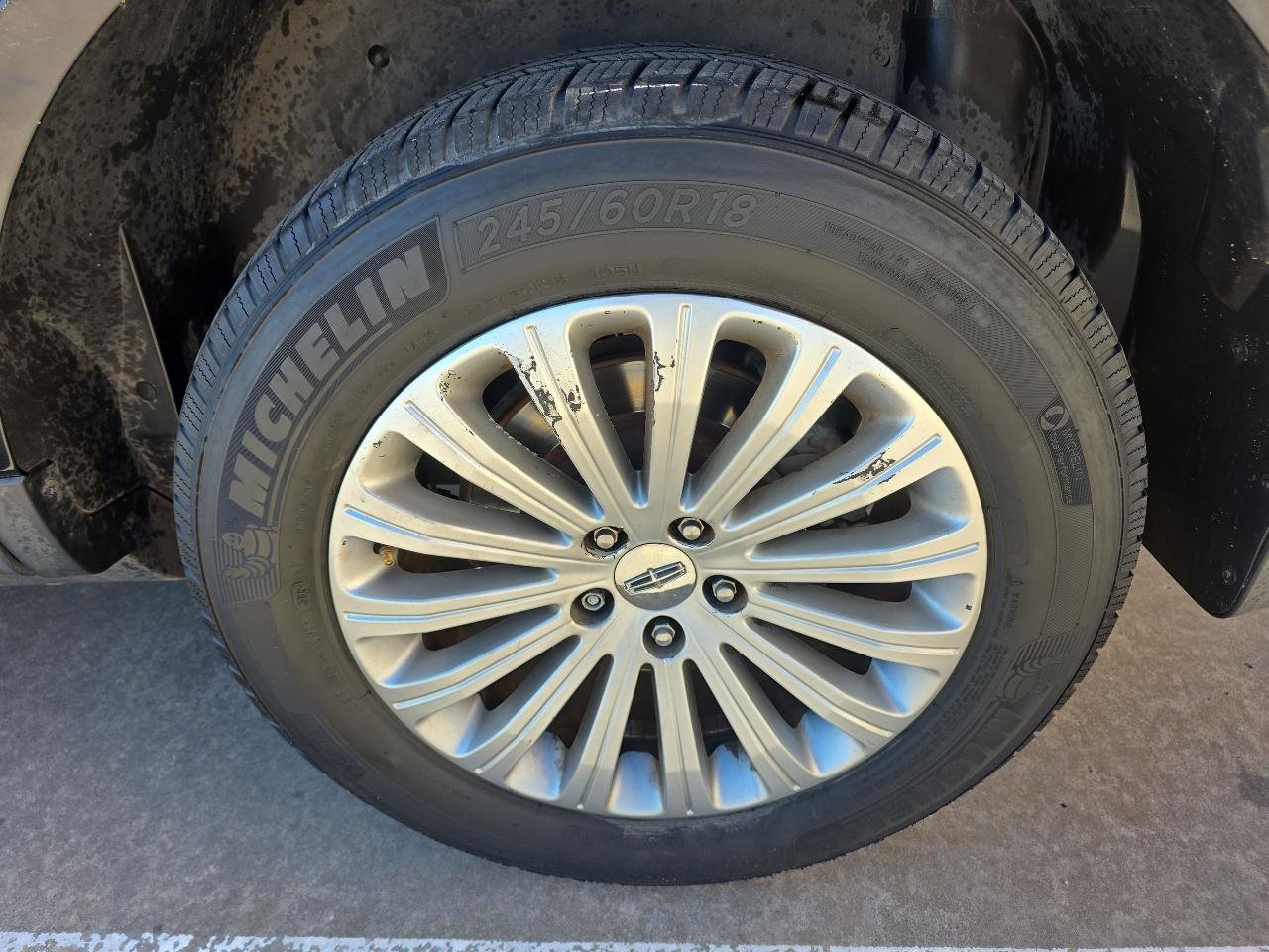 Used 2012 Lincoln MKX FWD image 30