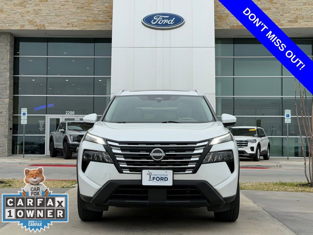 Used 2024 Nissan Rogue SV w/ SV Premium Package image 2