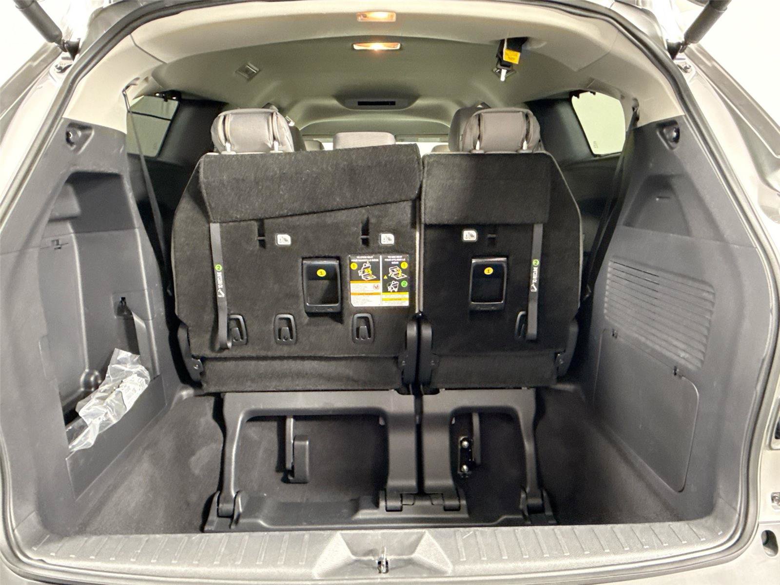 Certified 2026 Toyota Sienna LE FWD image 34