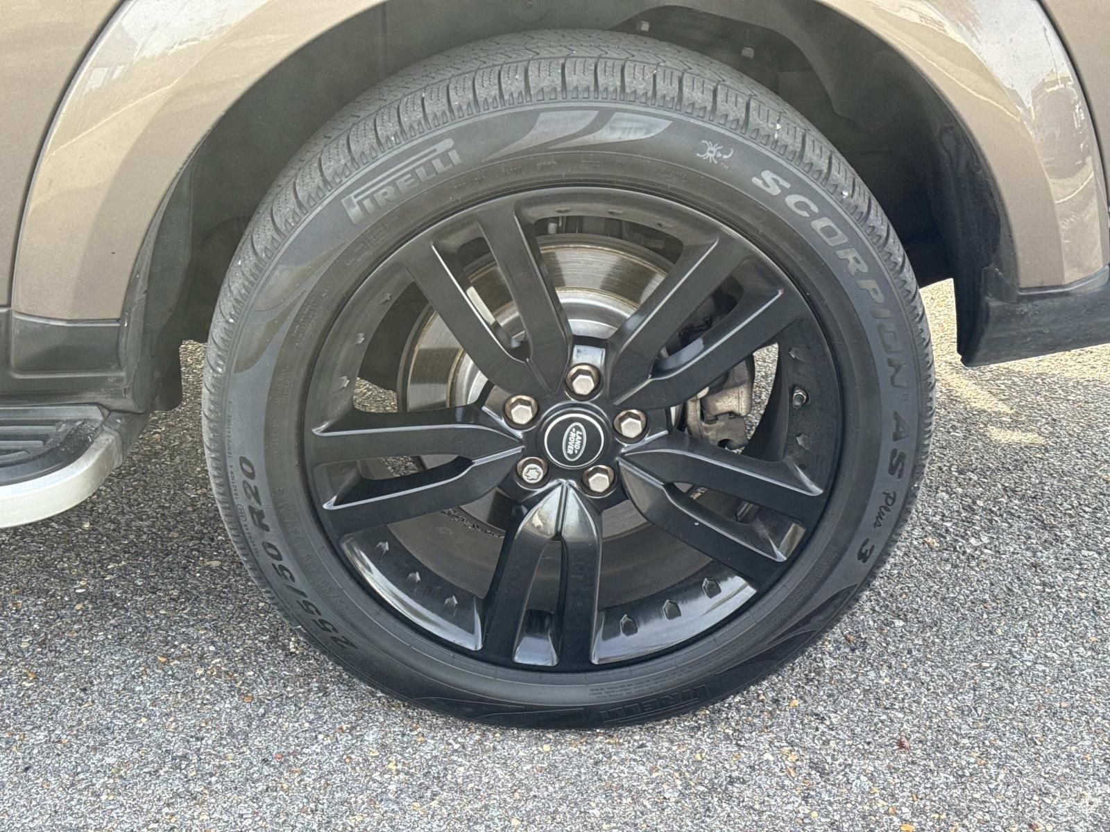 Used 2016 Land Rover LR4 HSE LUX image 3