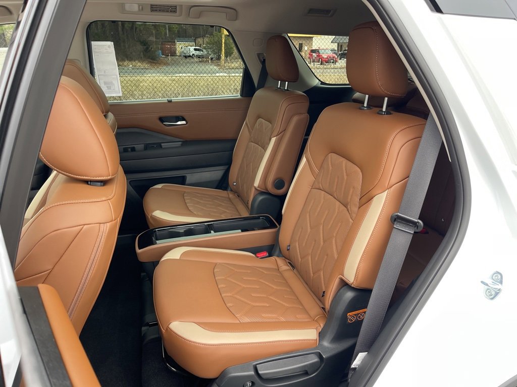 New 2026 Nissan Pathfinder Platinum image 20