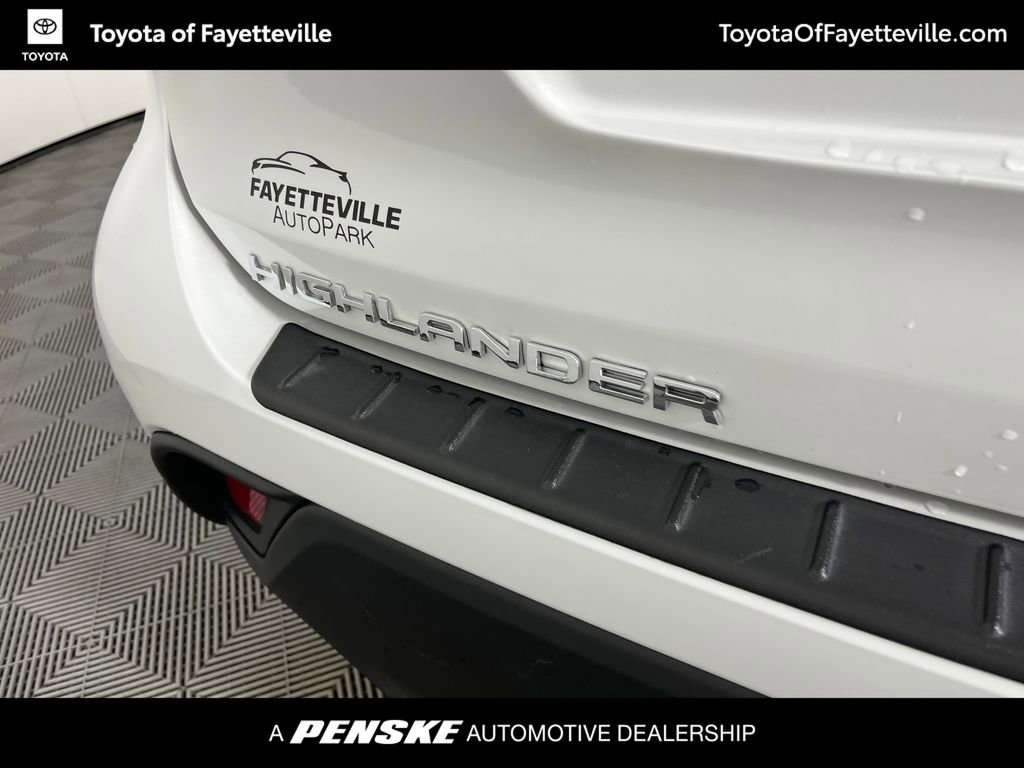 Used 2022 Toyota Highlander XLE FWD image 22