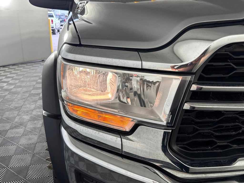 Used 2022 RAM 5500 Tradesman w/ Chrome Appearance Group AWD/4WD image 40
