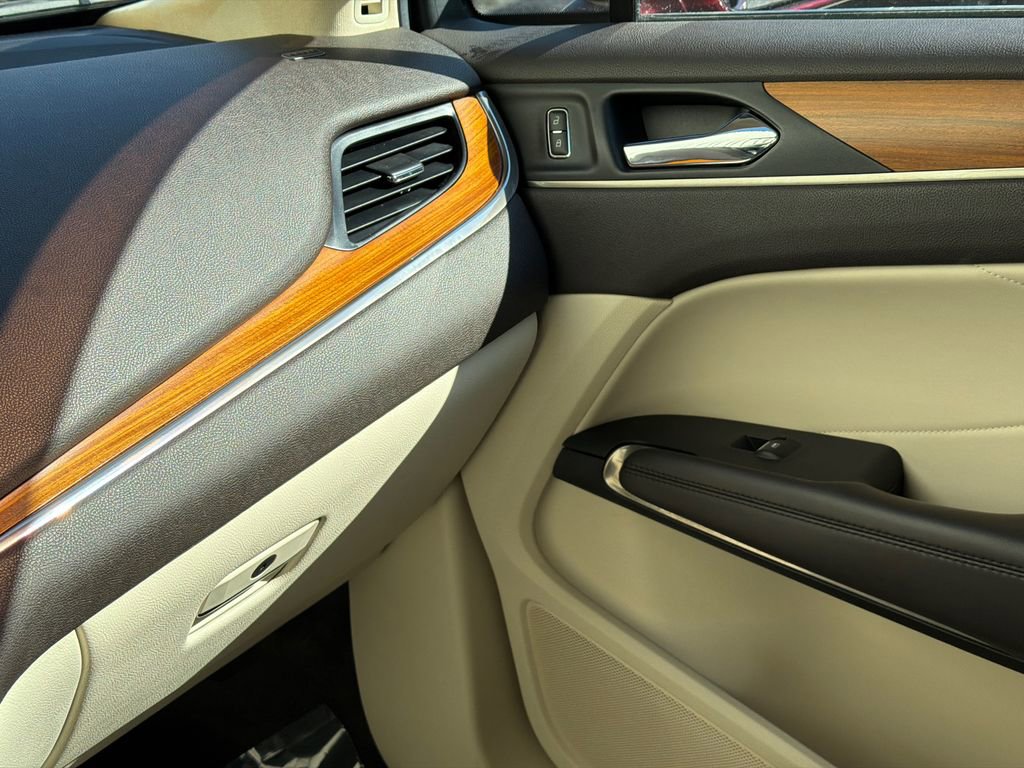 Used 2016 Lincoln MKC Reserve image 31