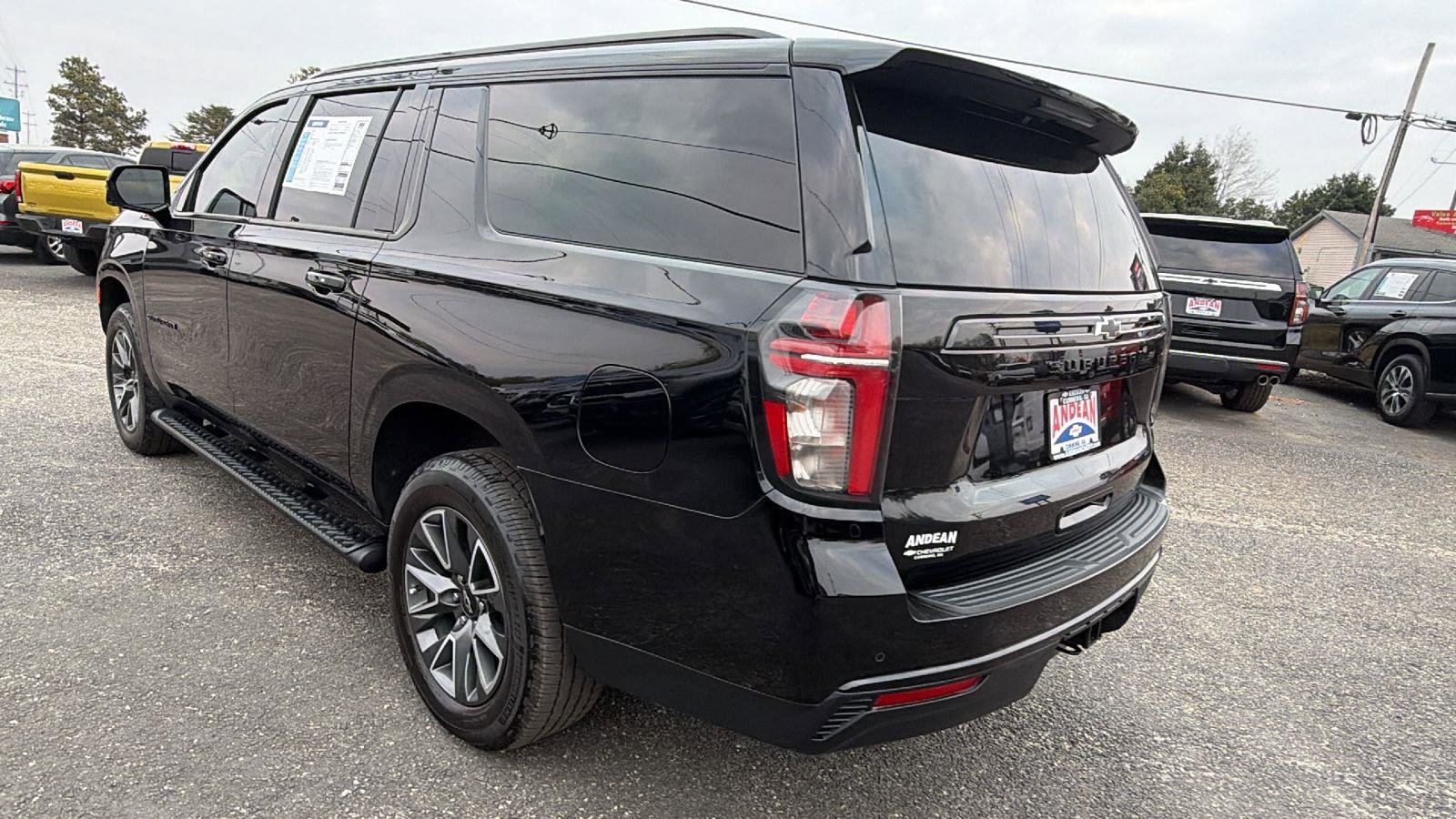 Used 2024 Chevrolet Suburban Z71 w/ Luxury Package AWD/4WD image 7