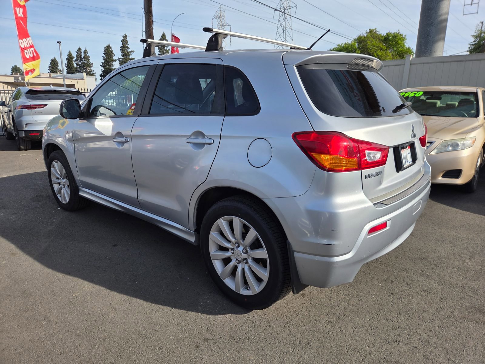 Used 2011 Mitsubishi Outlander Sport SE image 2