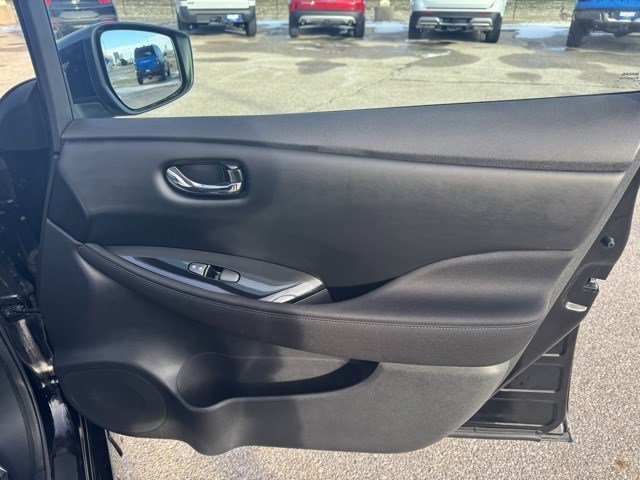 Used 2020 Nissan Leaf SV w/ SV Technology Package image 32