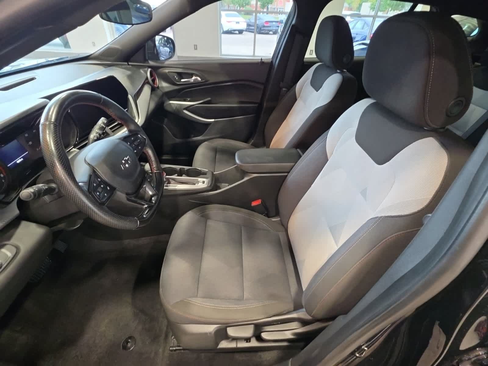 Used 2024 Chevrolet Trax RS FWD image 14