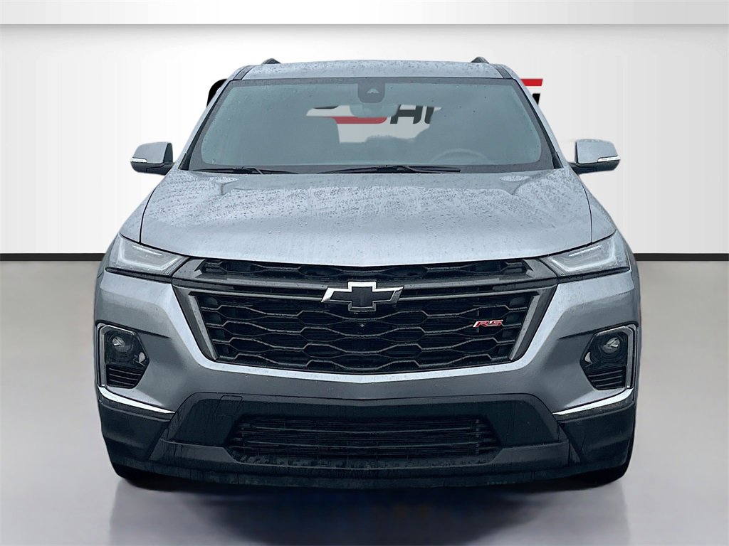 Used 2023 Chevrolet Traverse RS image 2