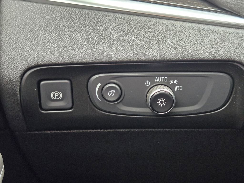 Used 2021 Buick Enclave Avenir w/ Avenir Technology Package FWD image 21