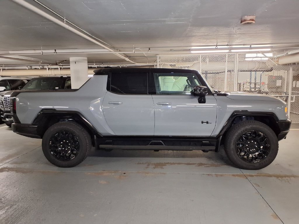 New 2026 GMC Hummer EV 4x4 Crew Cab w/ LPO, Dark Essentials Package image 4