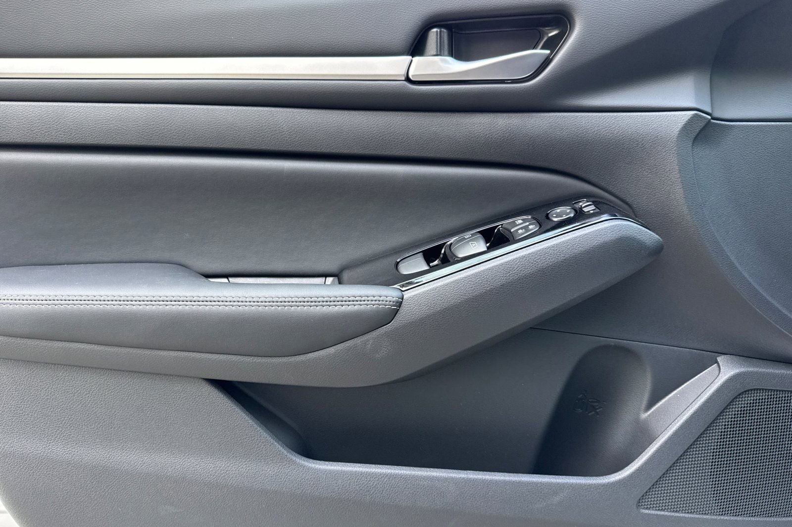 New 2025 Nissan Altima 2.5 SL image 8