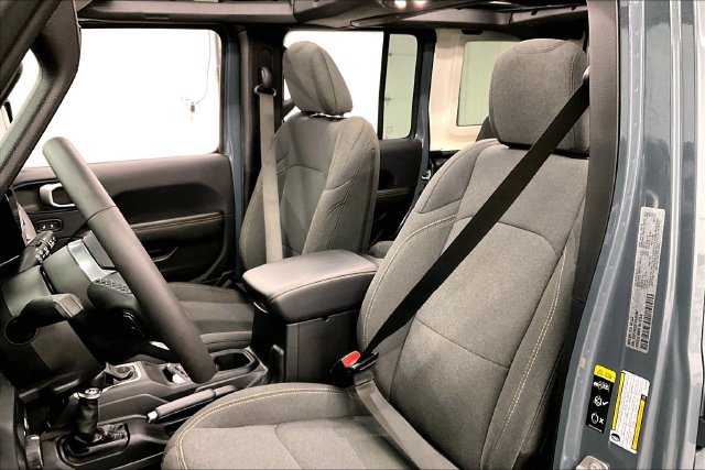 Used 2026 Jeep Wrangler Unlimited Sahara AWD/4WD image 24