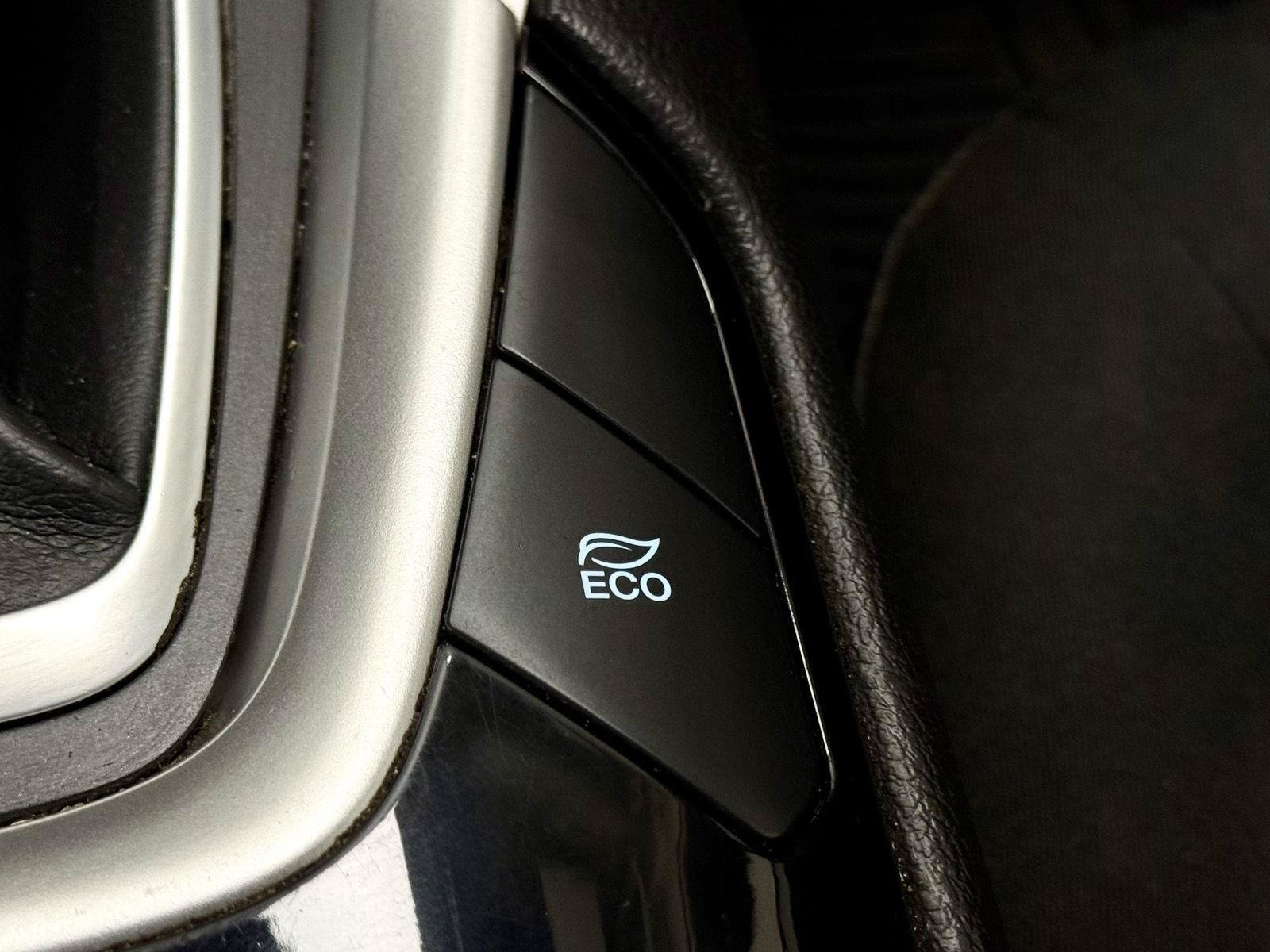 Used 2016 Ford Fusion SE FWD image 28