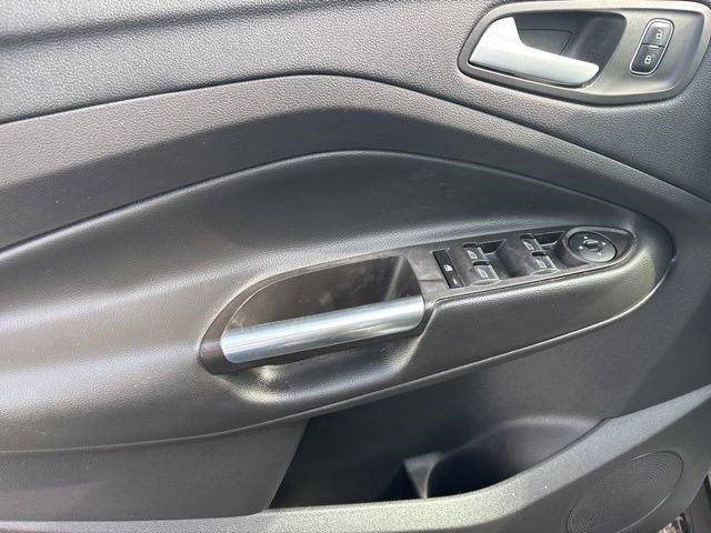 Used 2017 Ford Escape SE w/ Equipment Group 201A AWD/4WD image 13
