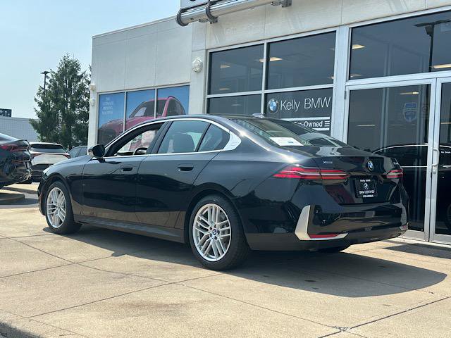 Used 2024 BMW 530i xDrive w/ Premium Package AWD/4WD image 6