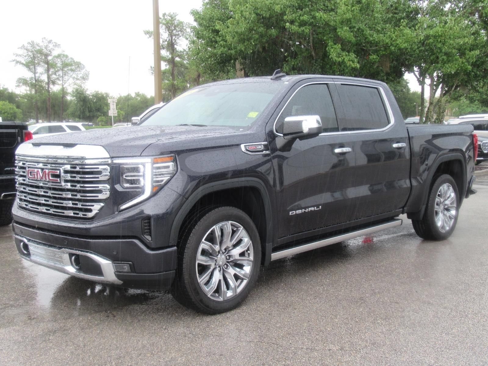 Used 2025 GMC Sierra 1500 Denali w/ Denali Reserve Package AWD/4WD image 3