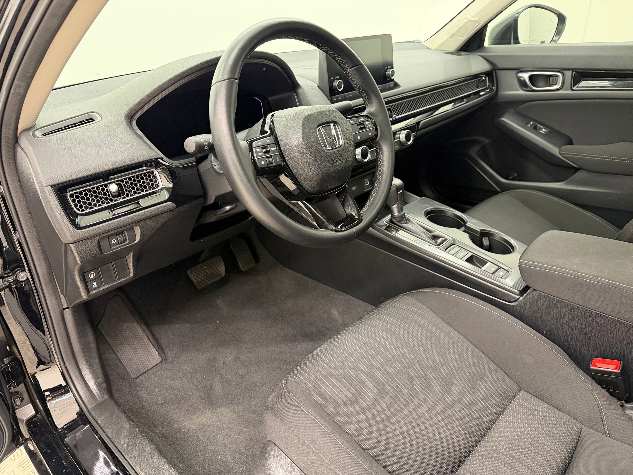 Used 2023 Honda Civic EX image 4