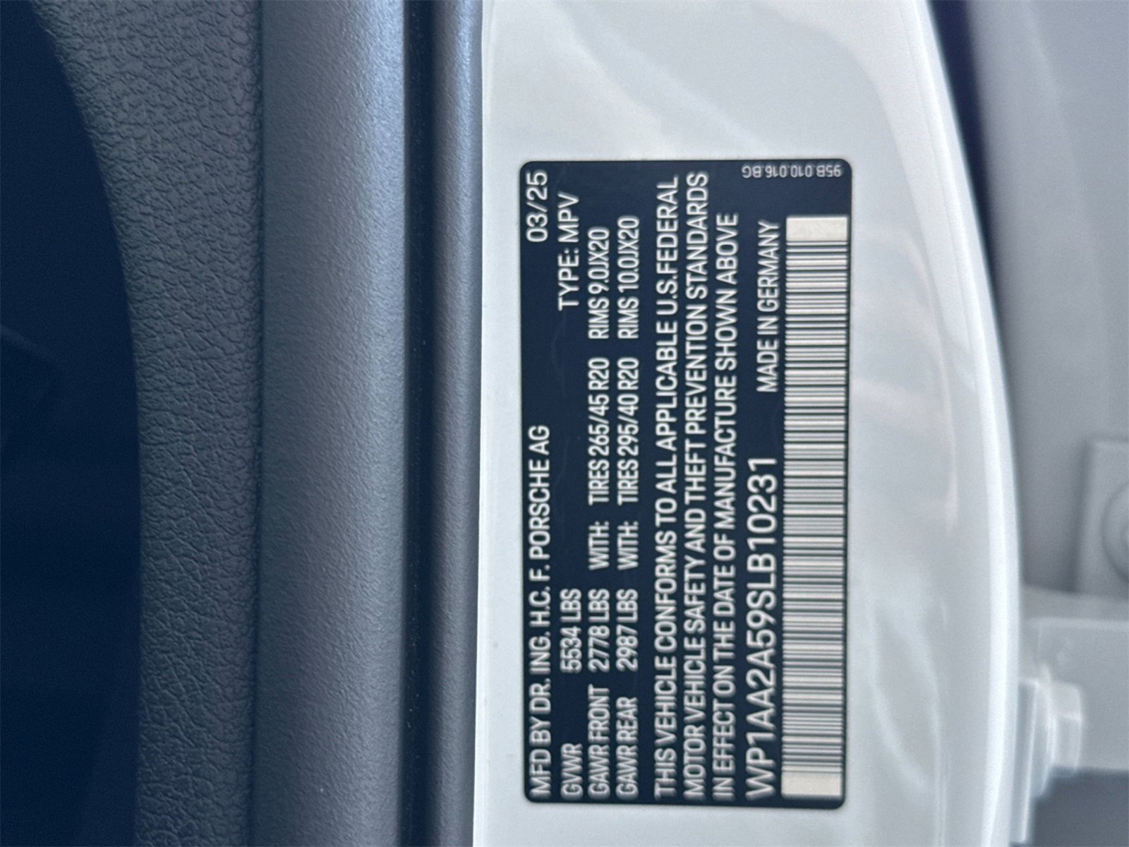 Used 2025 Porsche Macan image 34