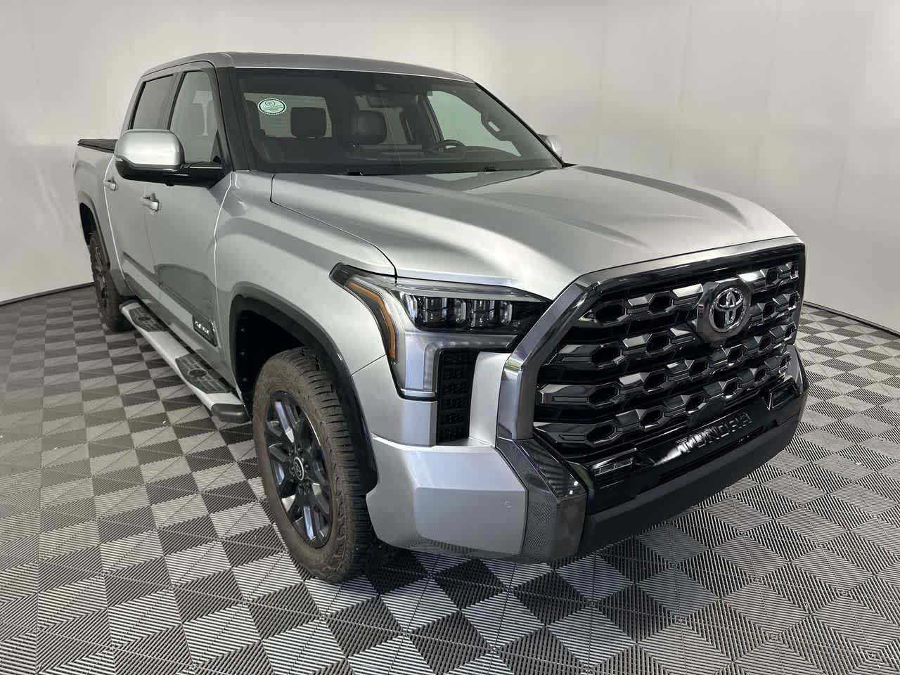 Used 2024 Toyota Tundra Platinum AWD/4WD image 2