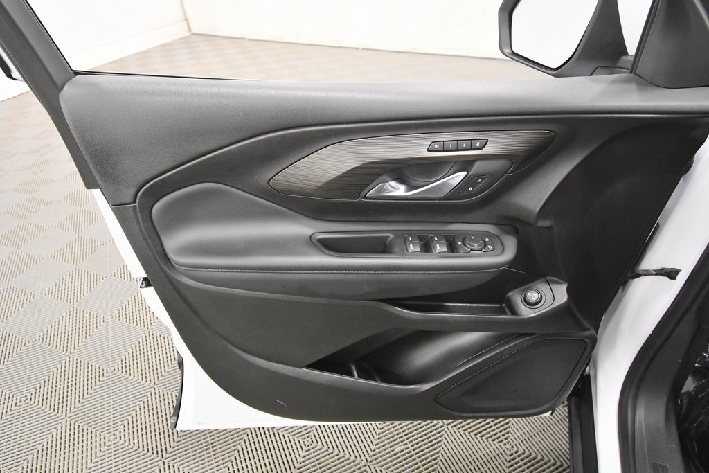 Used 2024 GMC Terrain SLT image 13