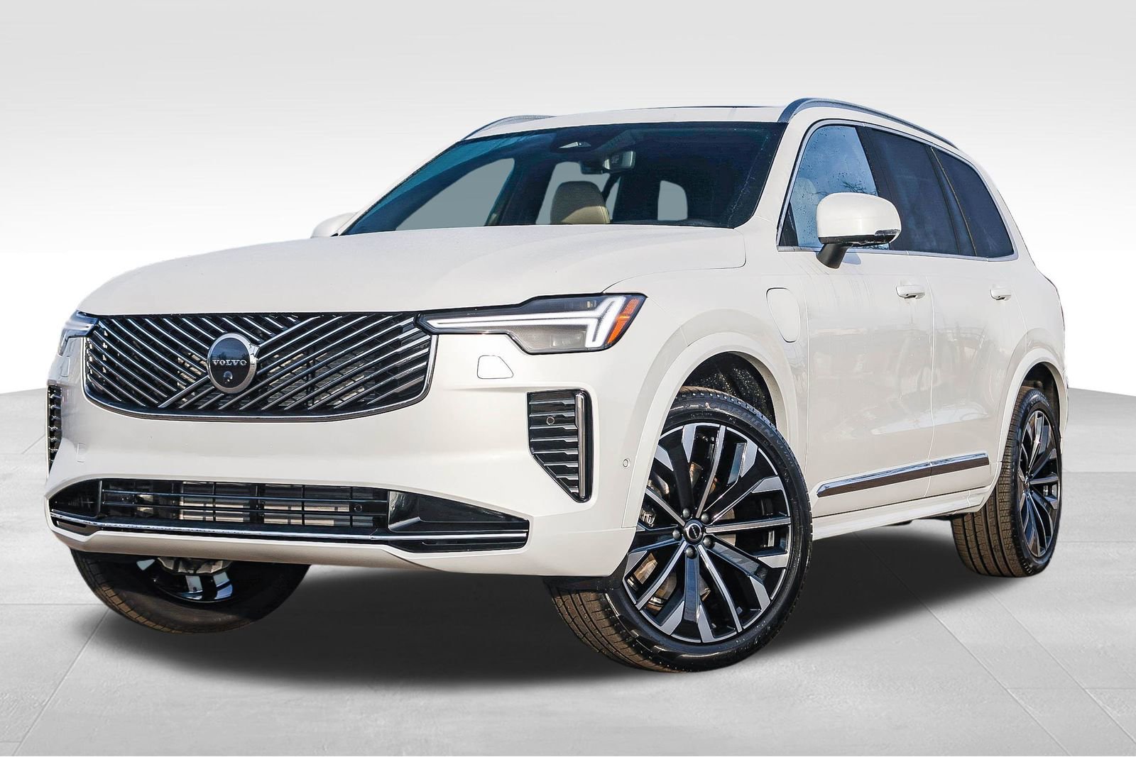 New 2026 Volvo XC90 T8 Ultra w/ Lounge Package