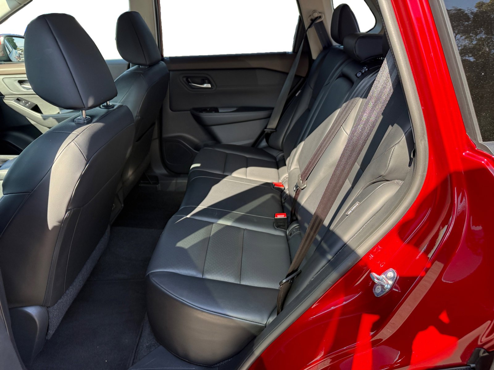 Used 2023 Nissan Rogue SV w/ SV Premium Package image 16