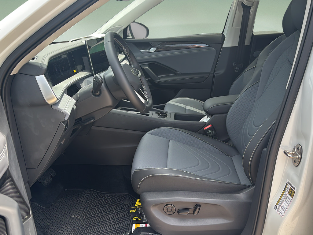 New 2026 Volkswagen Tiguan SE FWD image 21