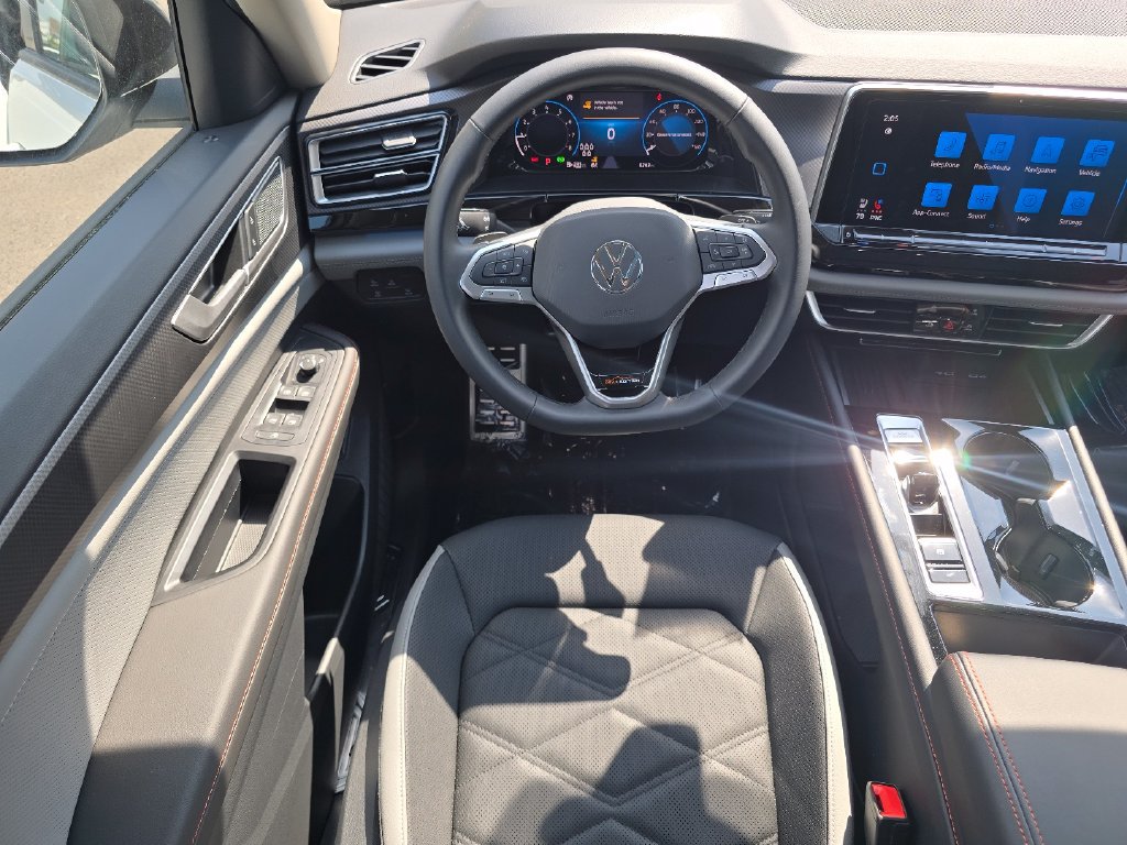 New 2025 Volkswagen Atlas Peak Edition SE AWD/4WD image 13