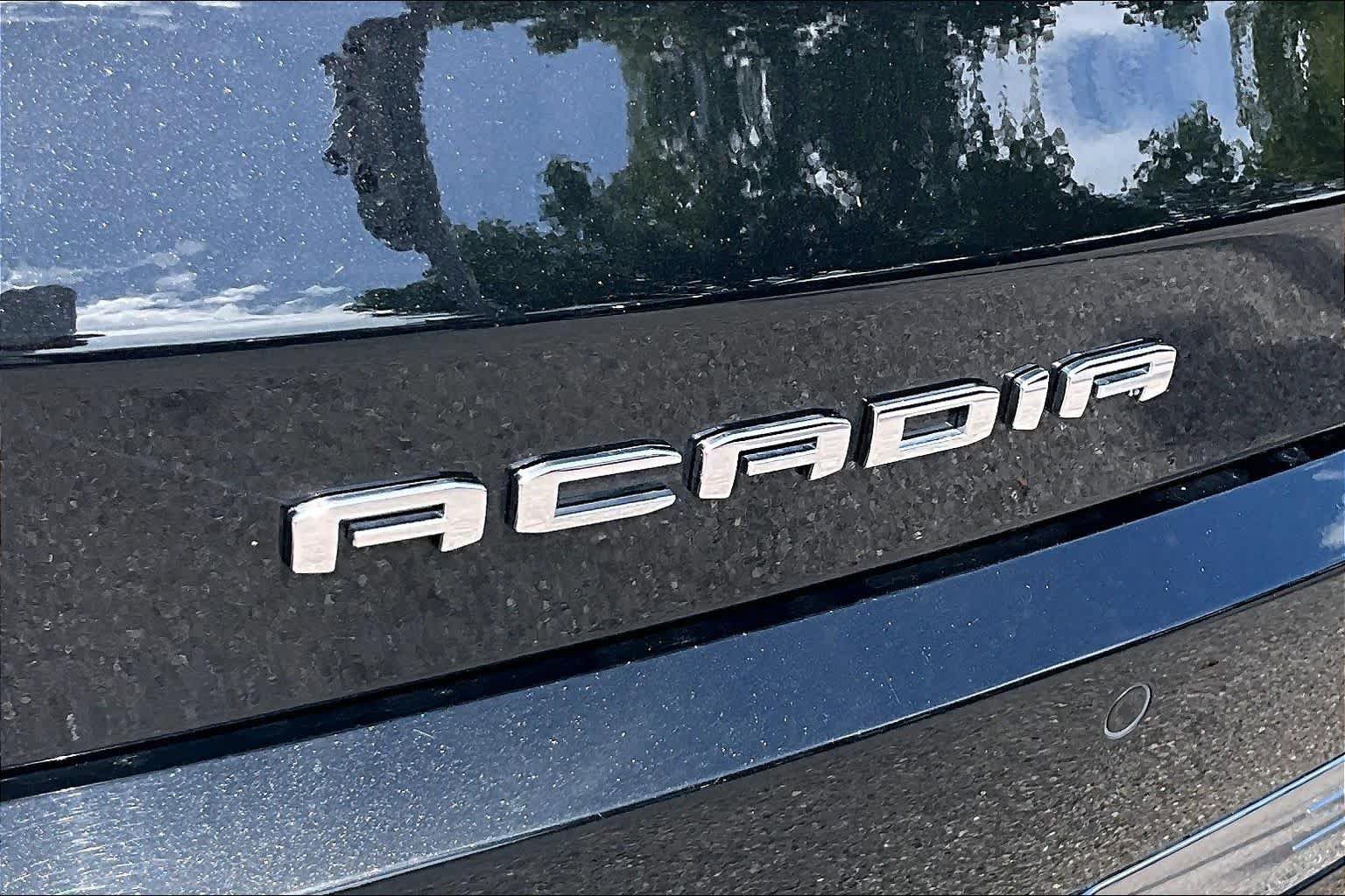 Used 2023 GMC Acadia Denali w/ Denali Ultimate Package FWD image 10