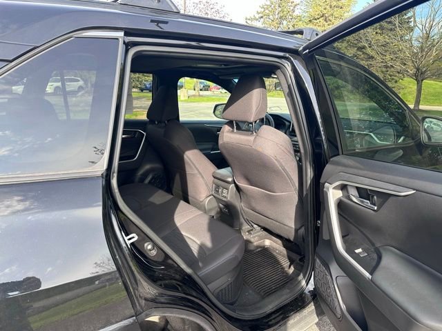 Used 2023 Toyota RAV4 SE w/ Convenience Package AWD/4WD image 9