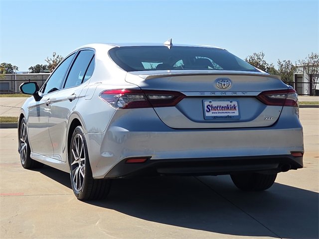 Used 2022 Toyota Camry XLE image 6