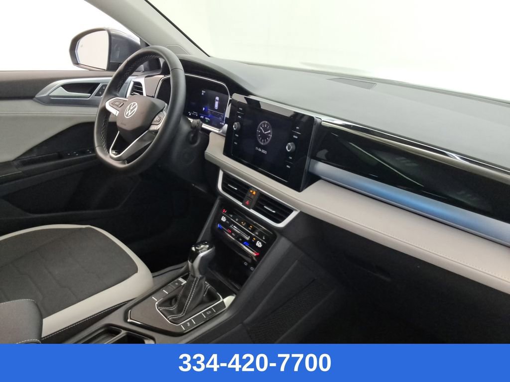 Certified 2025 Volkswagen Taos SE w/ Panoramic Sunroof Package image 22