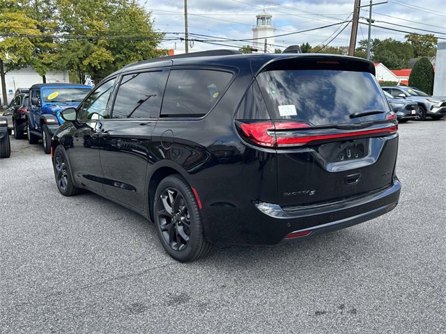 New 2026 Chrysler Pacifica Limited image 15