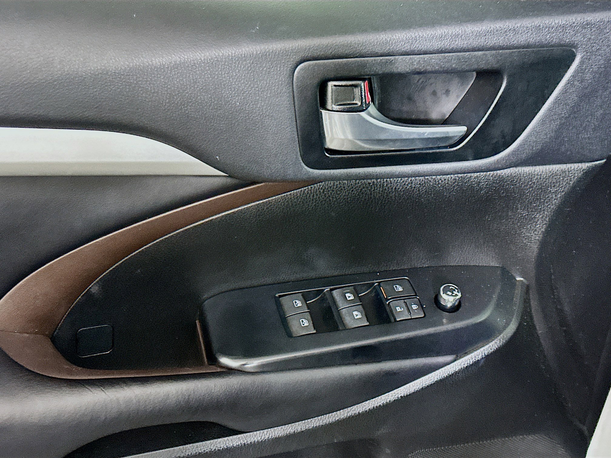 Used 2019 Toyota Highlander XLE FWD image 15