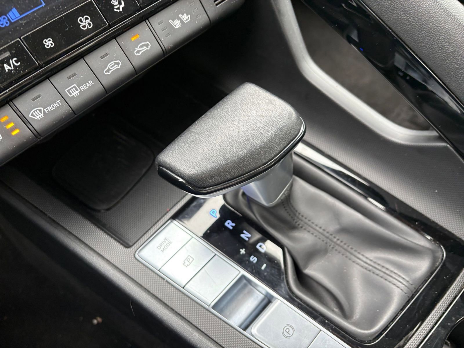 Used 2025 Hyundai Elantra Limited image 42