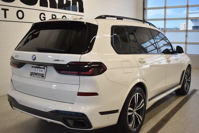 Used 2024 BMW X7 xDrive40i w/ M Sport Package AWD/4WD image 4