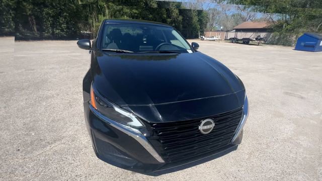 Used 2025 Nissan Altima 2.5 SV image 3