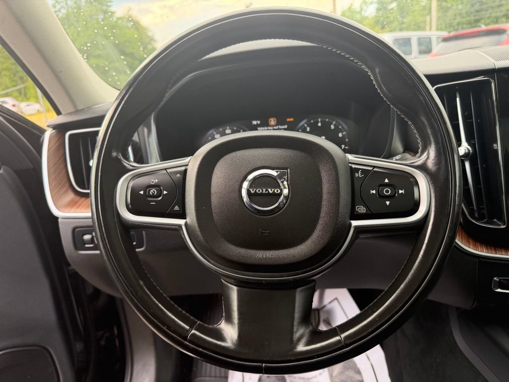 Used 2019 Volvo XC60 T6 Momentum w/ Multimedia Package AWD/4WD image 16