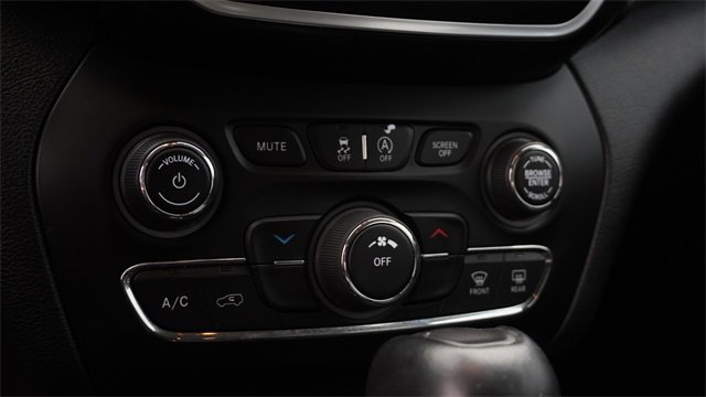 Used 2021 Jeep Cherokee Latitude Lux image 25