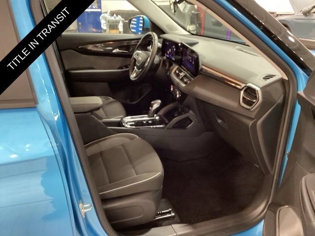 Used 2025 Chevrolet TrailBlazer LT w/ LT Cold Weather Package AWD/4WD image 10