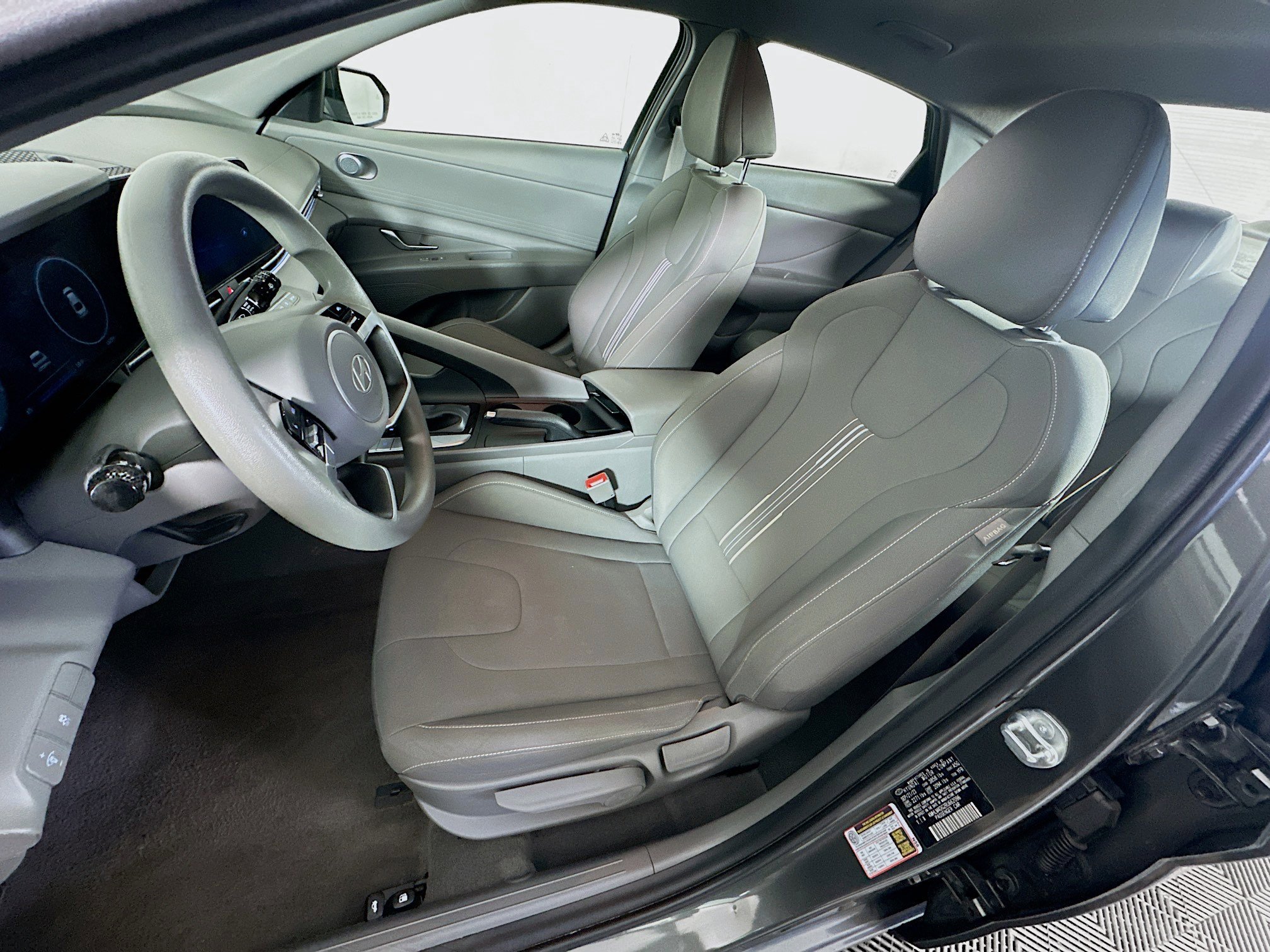 Used 2024 Hyundai Elantra SEL image 13