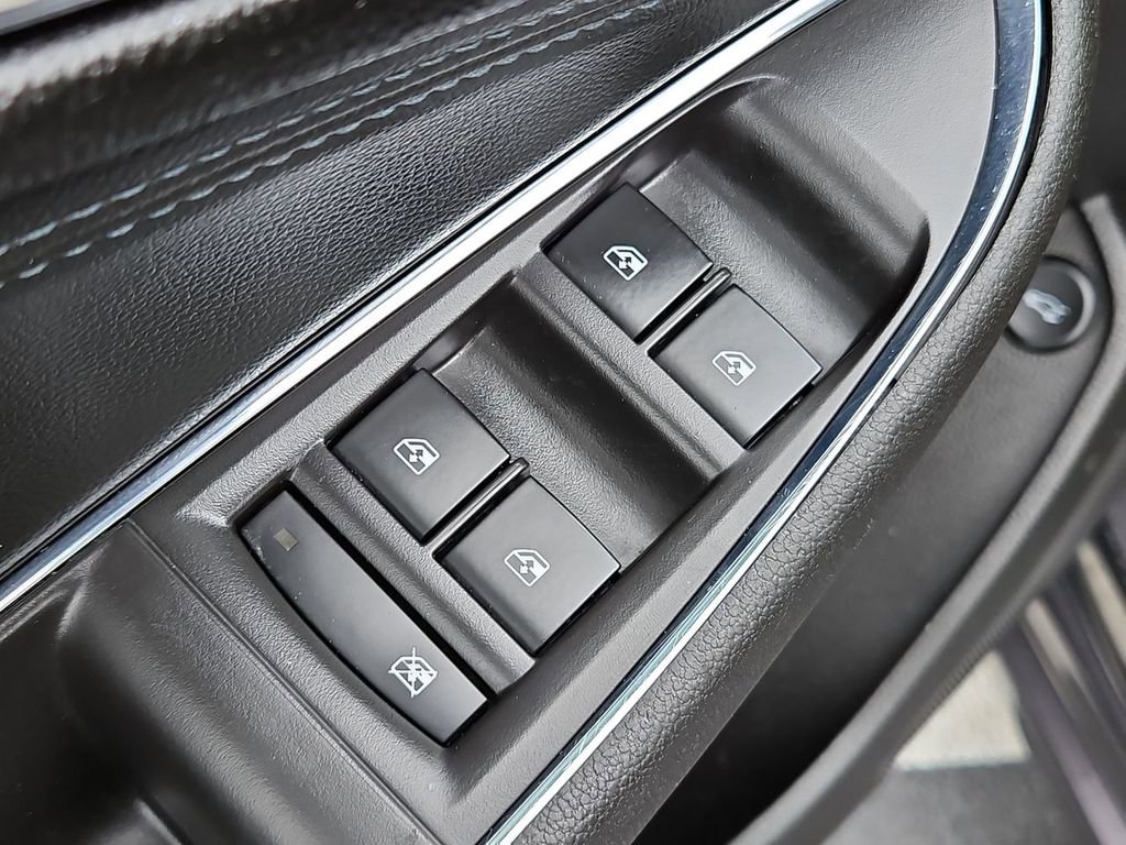 Used 2017 Chevrolet Cruze Premier FWD image 23