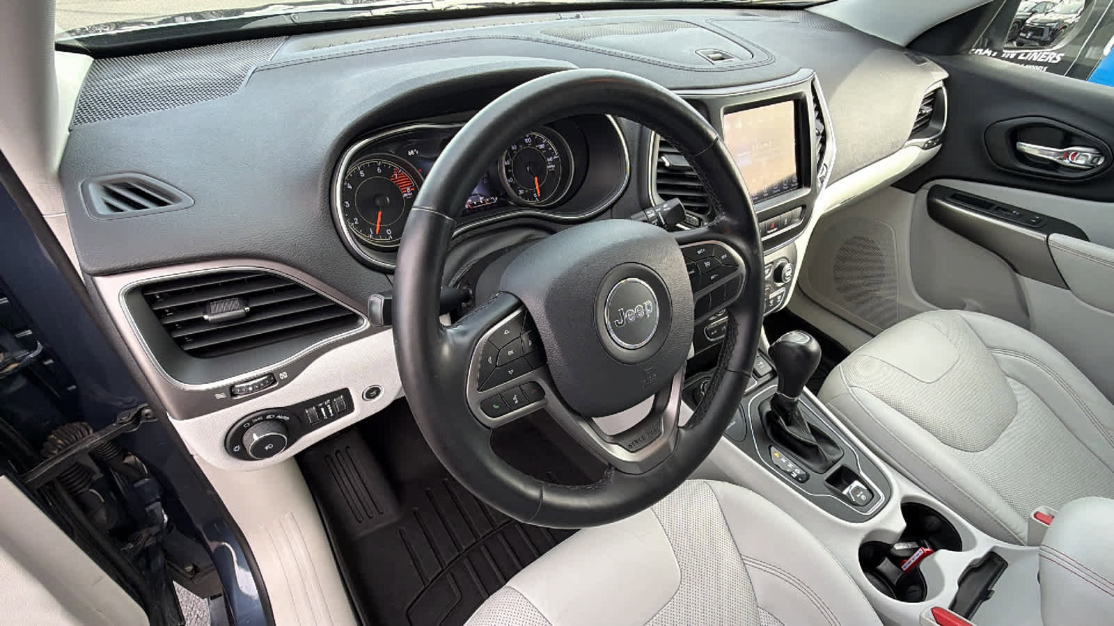 Used 2021 Jeep Cherokee Latitude Lux w/ Comfort/Convenience Group image 10